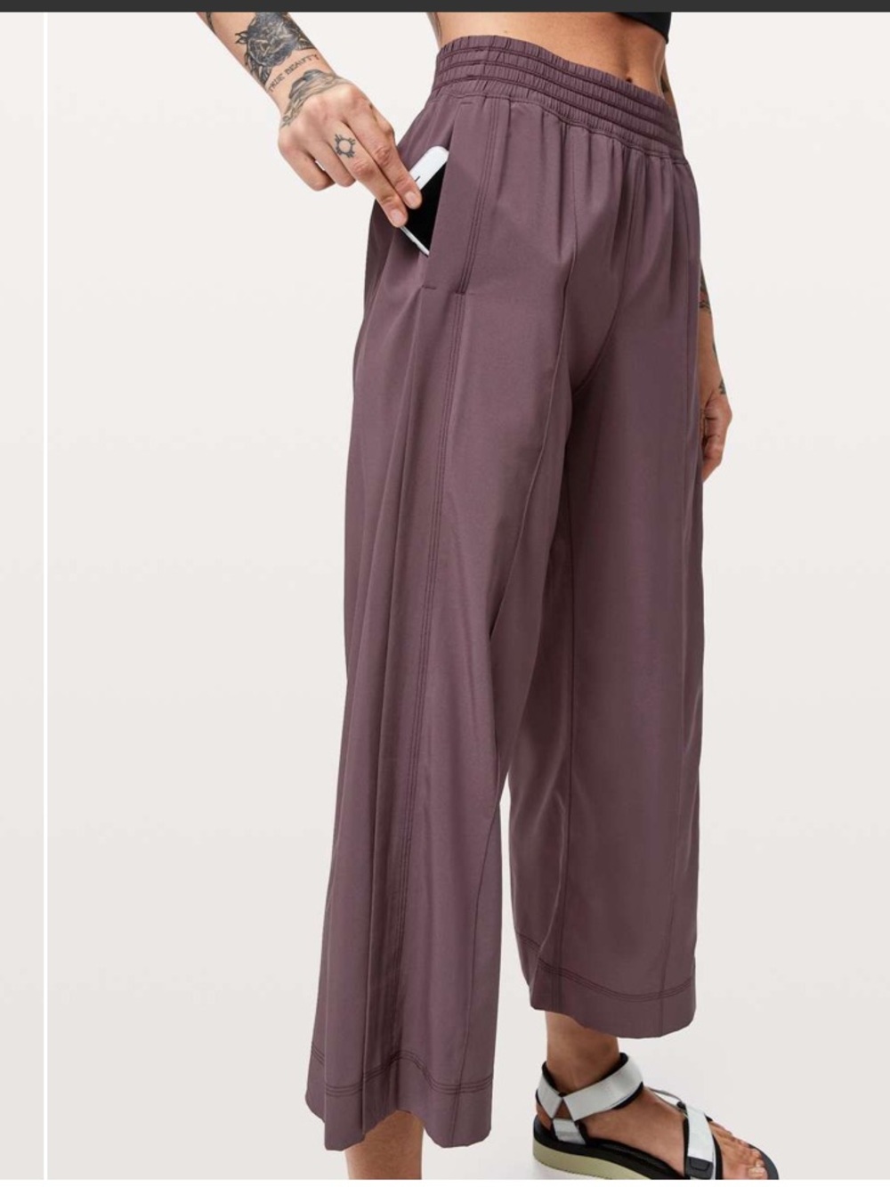 lululemon athletica Wanderer Culotte - Cherry Cola Plum - Picture 2 of 10